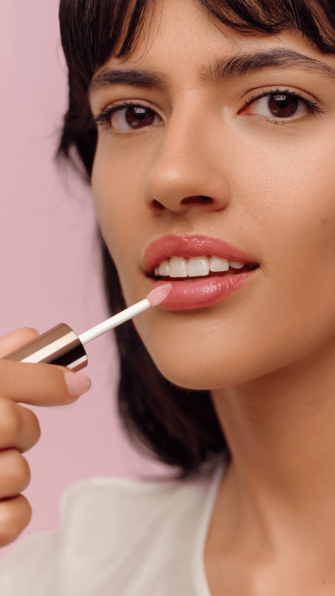 250709 Lavera Luxe by Nature Lippenserum Anwendung 0483 675x1201 8472e57 250709 Lavera Luxe by Nature Lippenserum Anwendung 0483 675x1201 8472e57